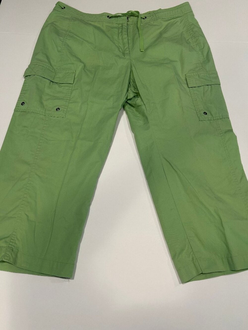 Izod Women's Size 16 lime green cargo capri pants
